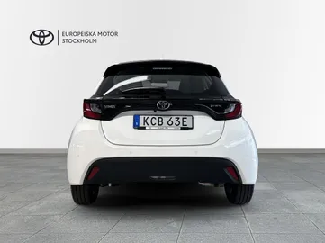 Car image 3