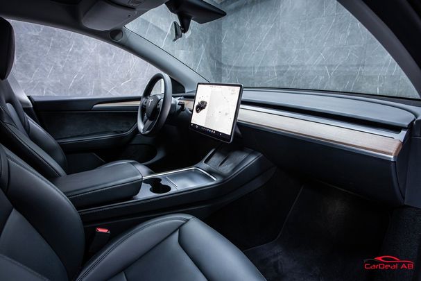 Tesla Model Y Standard Range 221 kW image number 16