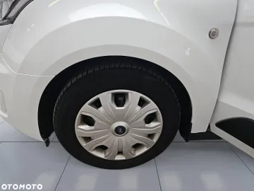 Car image 32