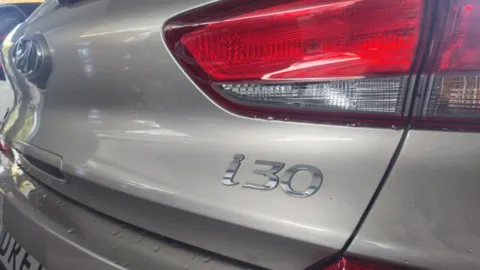 Car image 29