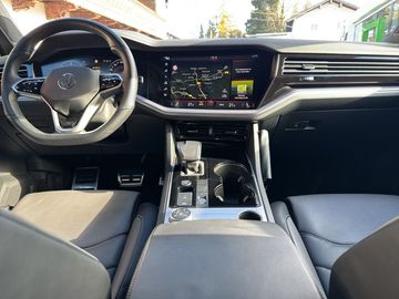 Car image 29