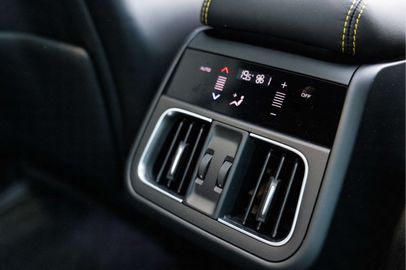 Car image 37