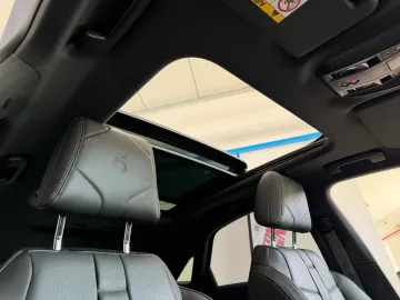 Car image 42