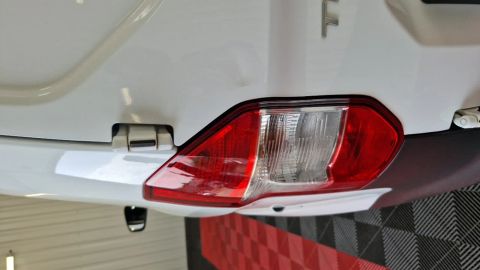 Car image 27