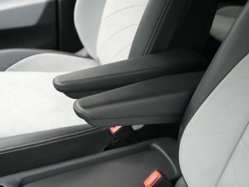 Car image 41