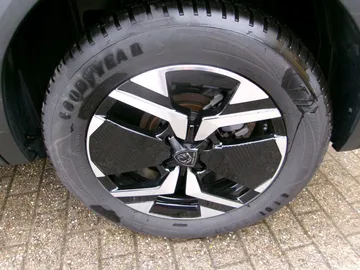 Car image 30