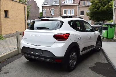 Car image 2