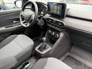 Car image 34