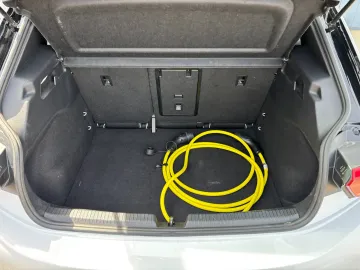 Car image 35
