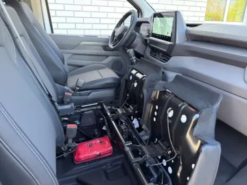 Car image 30