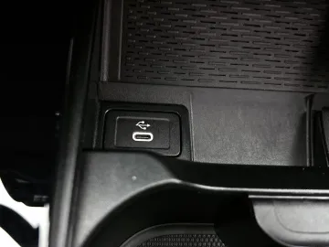Car image 37