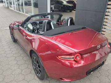 Car image 25