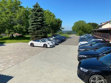 Car image 25