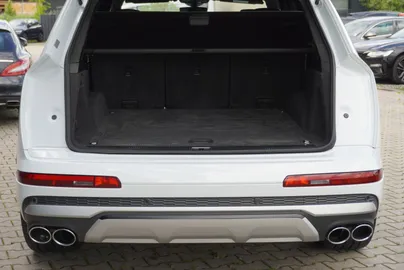Car image 29