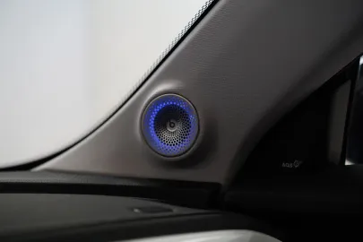 Car image 37