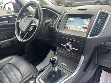 Car image 35