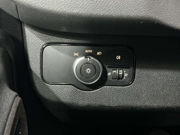 Car image 38