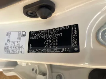 Car image 40