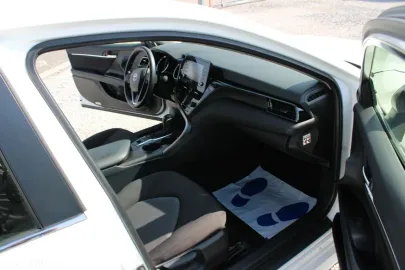 Car image 26