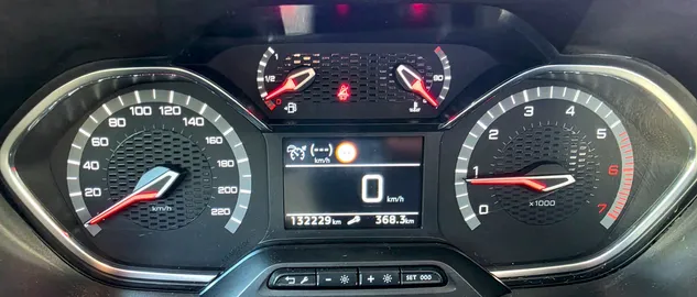 Car image 15