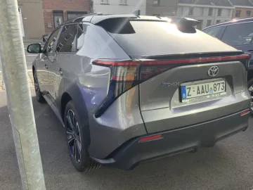 Car image 5