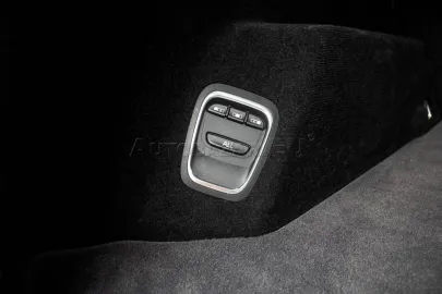 Car image 60