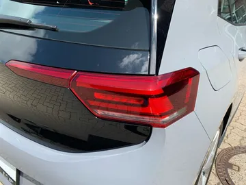 Car image 26