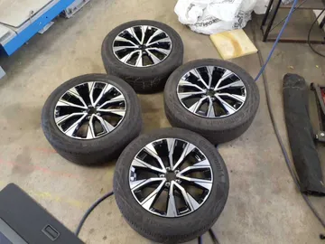 Car image 20