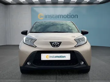 Car image 4