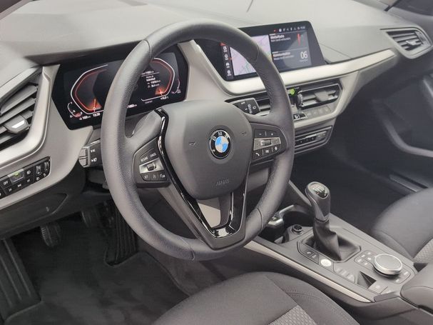 BMW 118i 100 kW image number 11