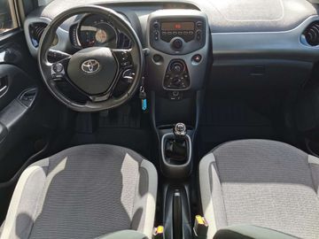 Car image 14