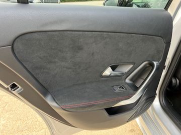 Car image 37