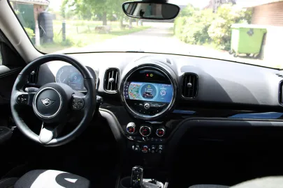 Car image 32
