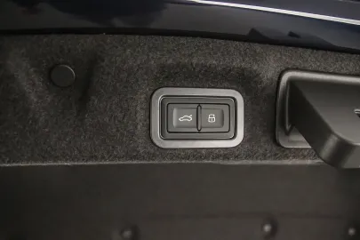 Car image 38