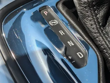 Car image 30
