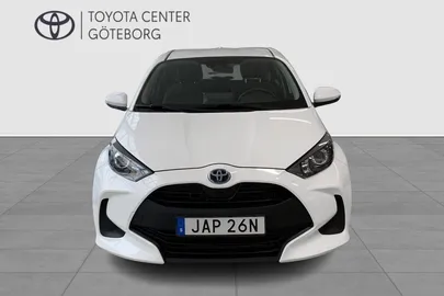 Car image 2