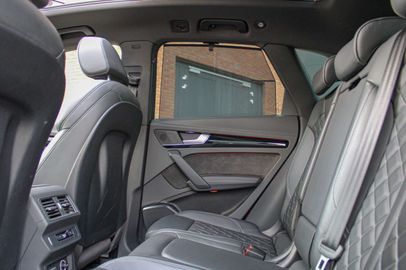 Car image 35