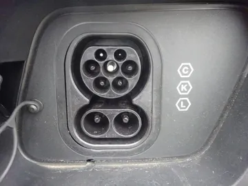 Car image 32