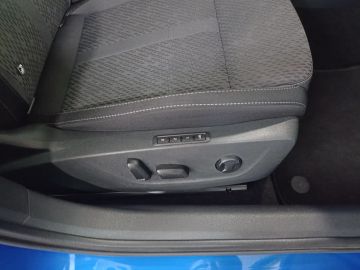 Car image 33