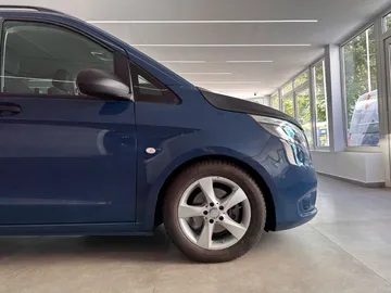 Car image 35