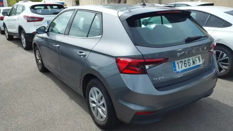 Car image 4