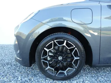 Car image 25
