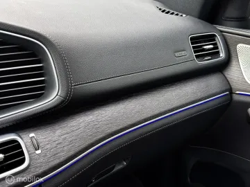 Car image 32