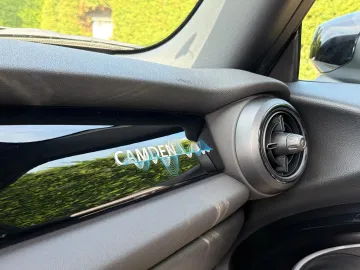 Car image 34