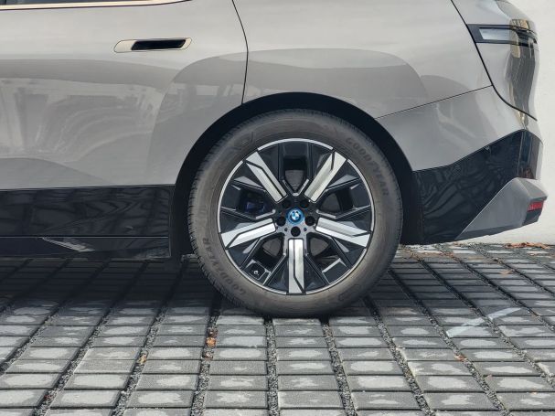 BMW iX xDrive40 240 kW image number 6