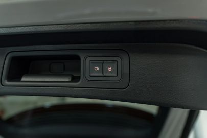Car image 49