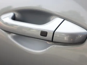 Car image 32