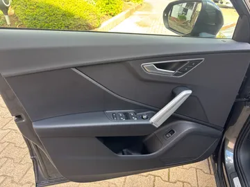 Car image 34