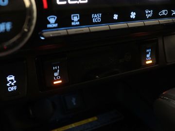 Car image 30