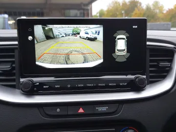 Car image 26